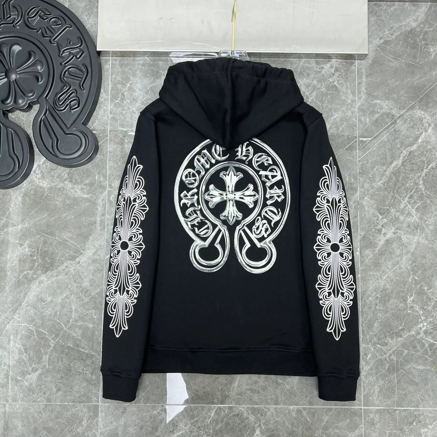 P246 Chrome Hearts Autumn and Winter 2025 Counter Synchronization ❤️ Crow Graffiti Big Horseshoe Hand-painted Luminous Hooded Sweatshirt Improved customized version 1:1 high-gram weight high-quality fabric Recommended color: black Size: S, M, L, XL